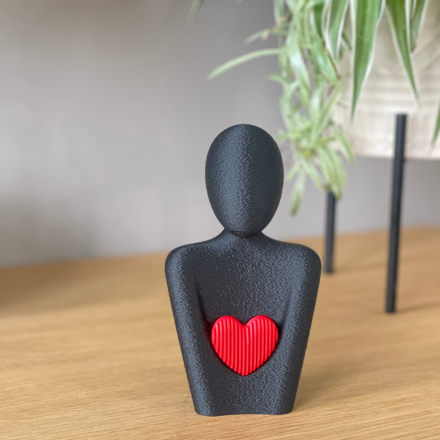 Minimalistisch beeldje met hartje – 13 cm