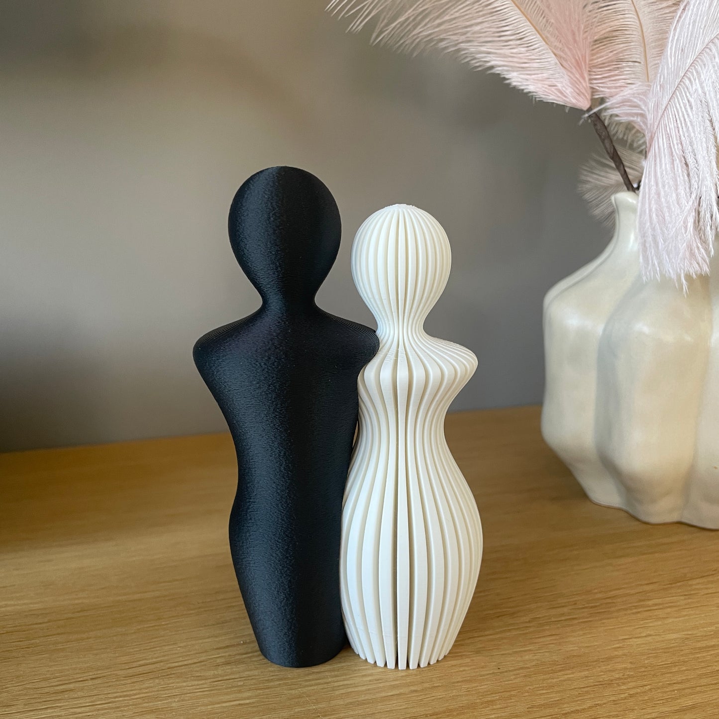Minimalistisch Koppel Beeldje – Symbool van Liefde en Verbondenheid